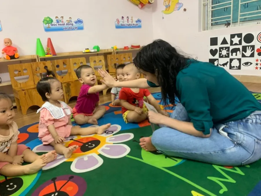 Mầm Non Song ngữ Mặt Trời Đỏ