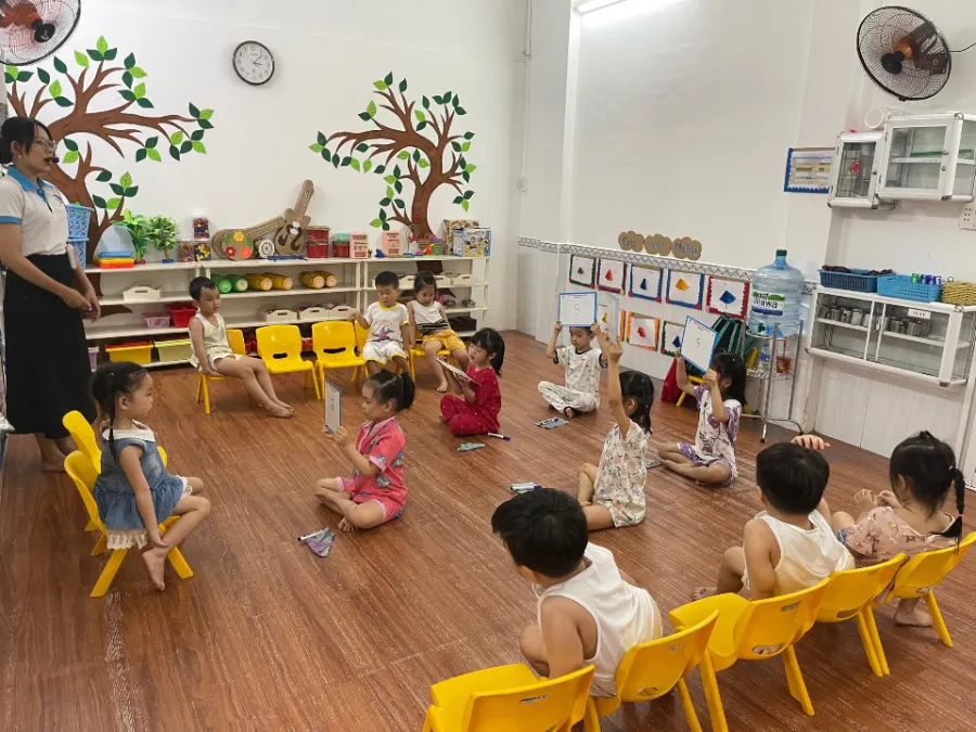LỚP MẪU GIÁO TÍ BO