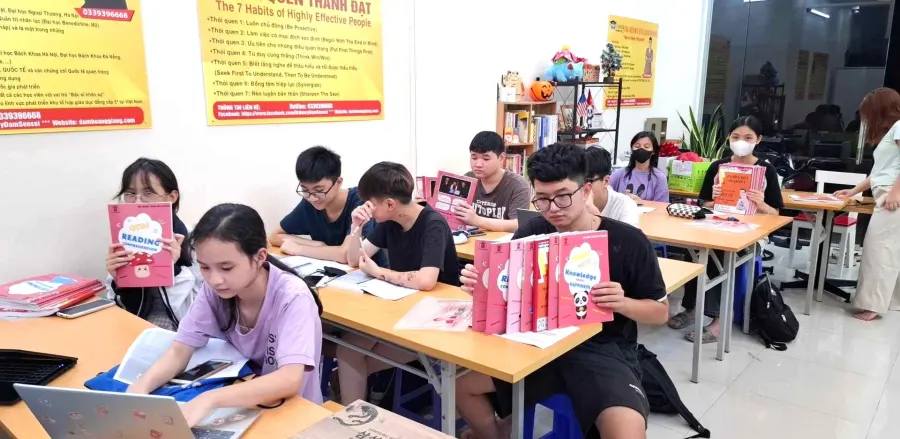 Lớp Tiếng Anh DR Henry English House