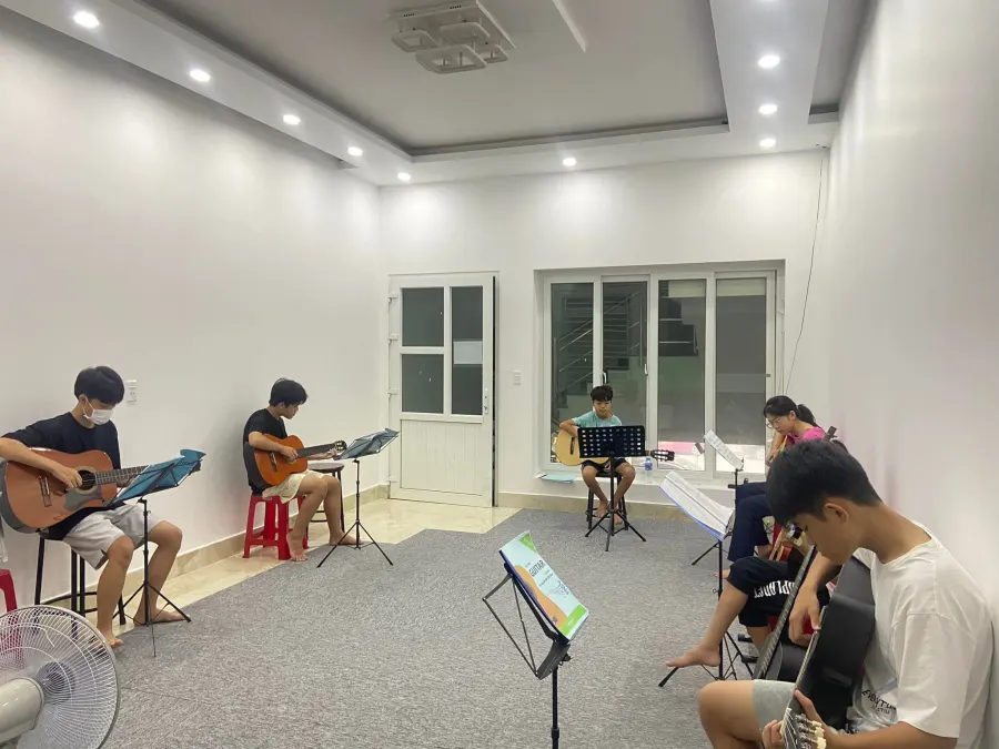 Trung tâm học đàn 123 - Lớp Học Piano, Guitar, Organ