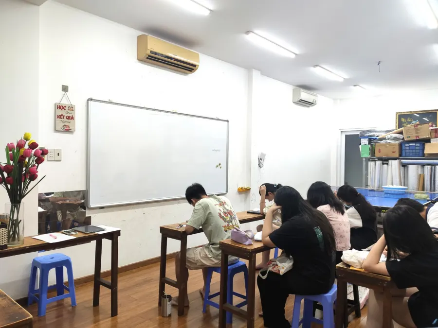 Lớp Toán Cấp 3 cô Vũ Khánh Ly - Chuyên Lê Hồng Phong Tp.HCM (Quận 10)