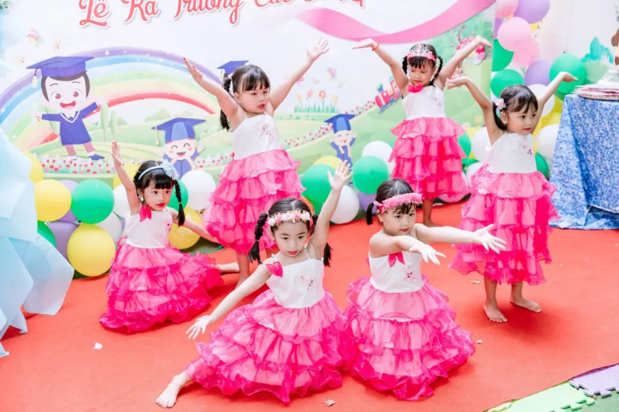 Lớp Mẫu Giáo Hoa Hồng Đỏ