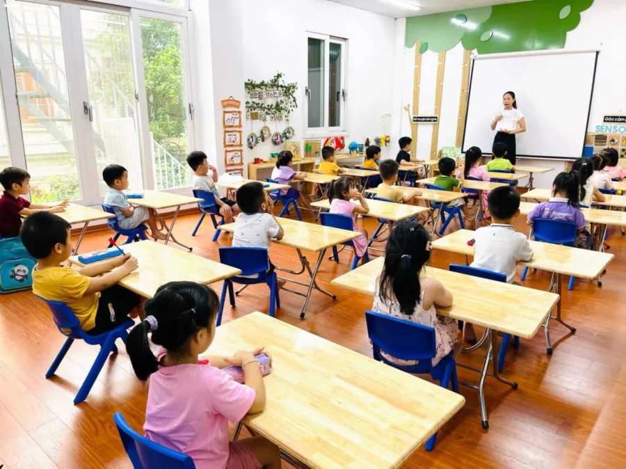 Mầm non Hoa Tháng Sáu (June Kindergarten)