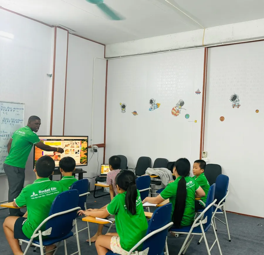 Trung tâm Ngoại ngữ và Tư vấn du học Rocket Education