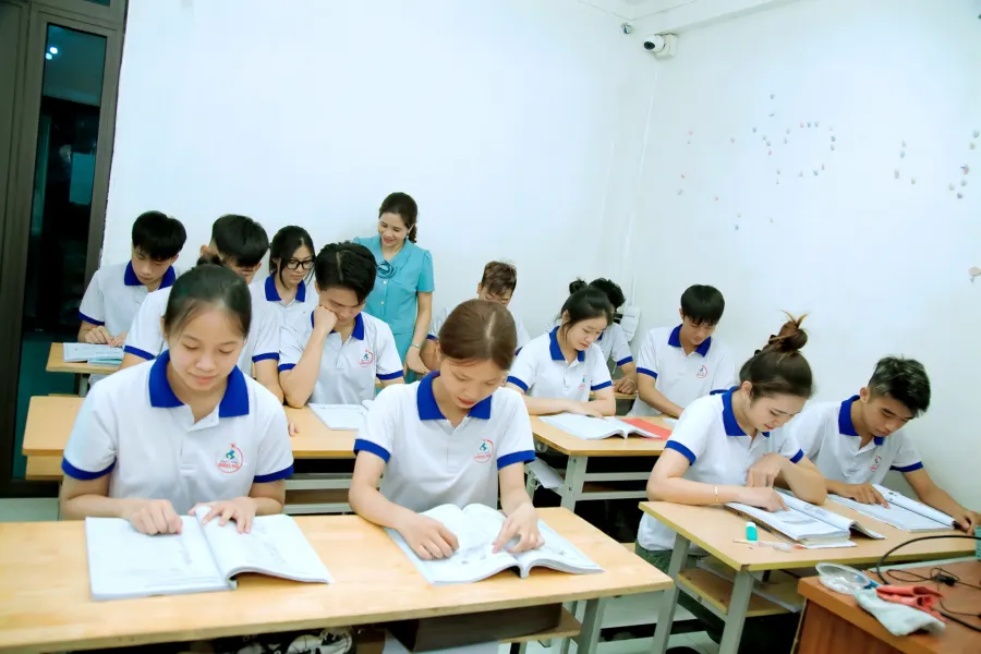 Trung Tâm Ngoại Ngữ Hoàng Phú