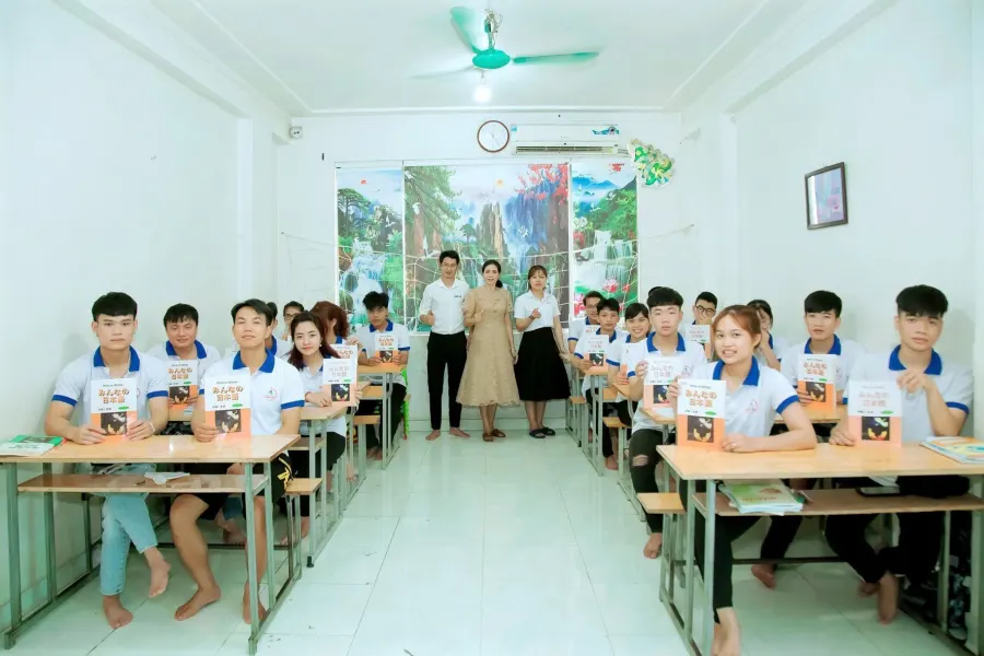 Trung Tâm Ngoại Ngữ Hoàng Phú