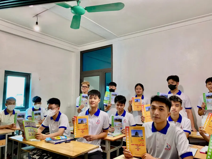 Trung Tâm Ngoại Ngữ Hoàng Phú