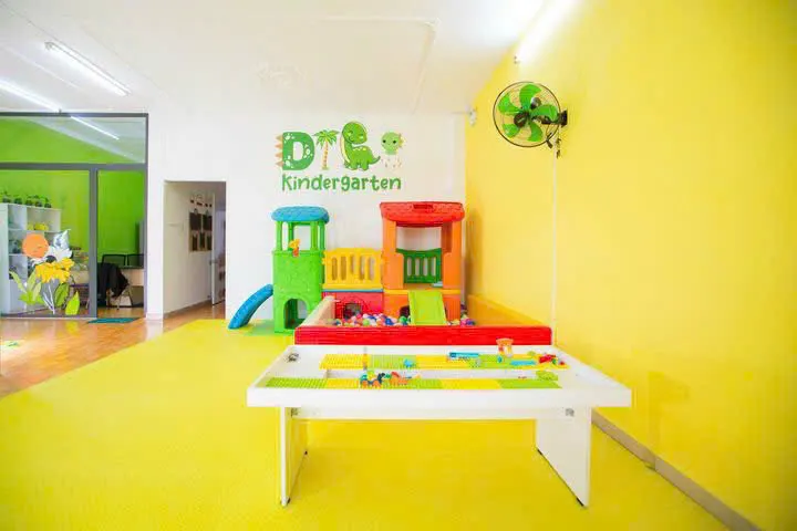 Câu lạc bộ Khủng Long Nhí (Little Dino Elementary Learning System)