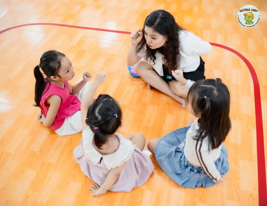 Câu lạc bộ Khủng Long Nhí (Little Dino Elementary Learning System)