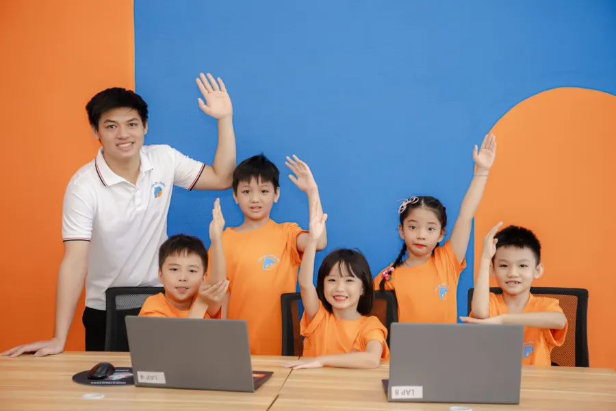 Trung tâm dạy lập trình cho trẻ em Code Dolphin