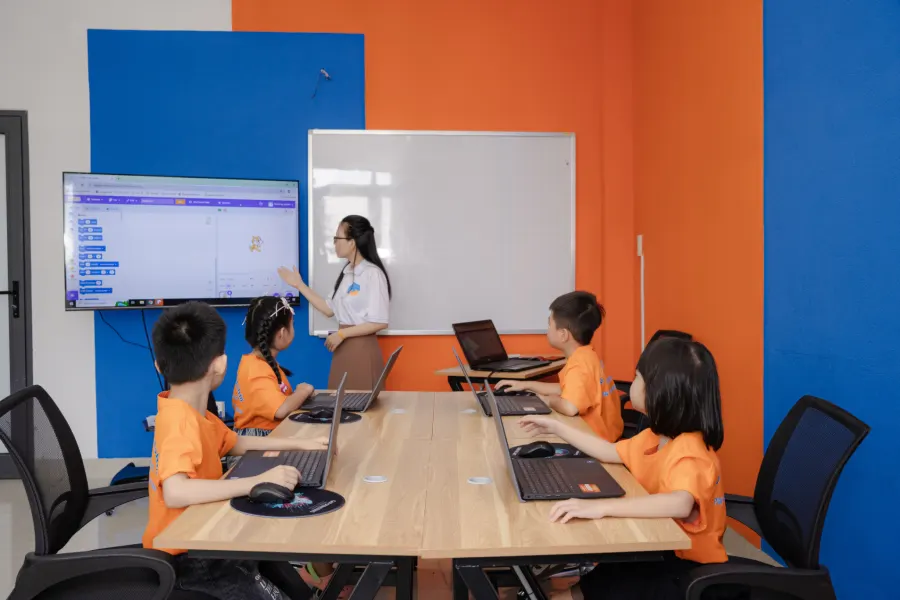 Trung tâm dạy lập trình cho trẻ em Code Dolphin