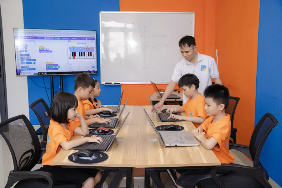 Trung tâm dạy lập trình cho trẻ em Code Dolphin