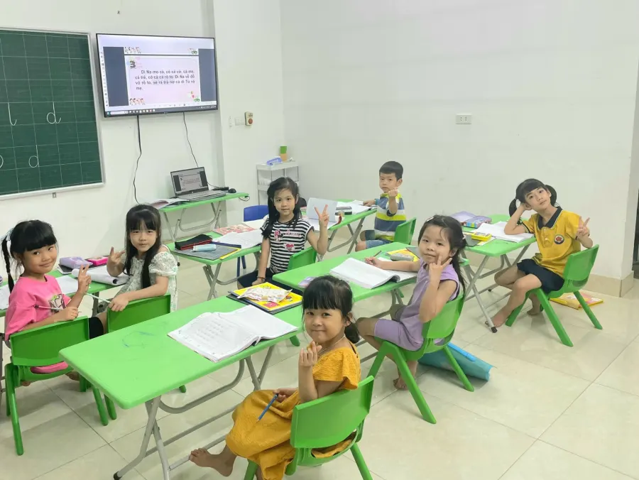 Câu lạc bộ Giáo dục Shining EduLead
