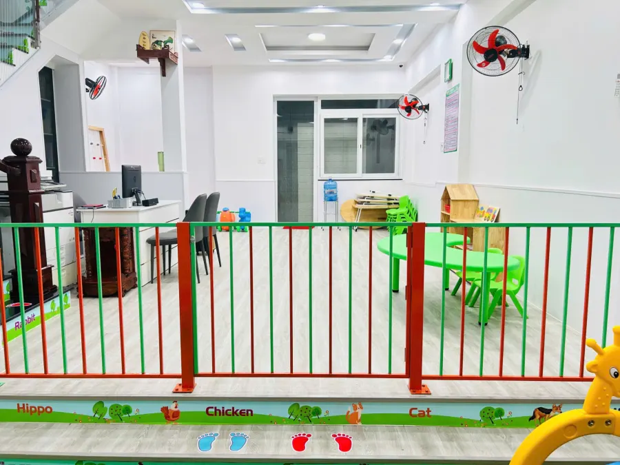 Mầm Non Song Ngữ Táo Đỏ (Red Apple Kindergarten)