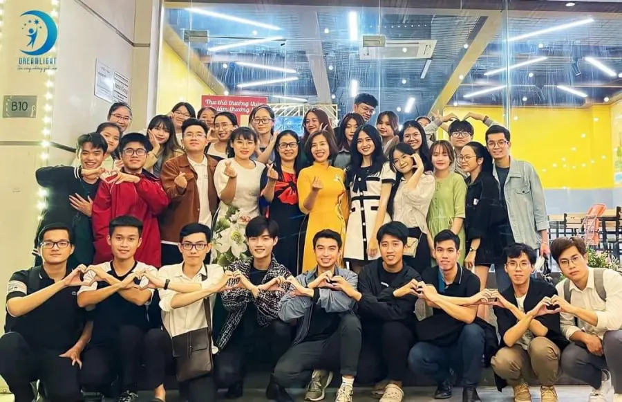 Trung tâm bồi dưỡng văn hóa và nghệ thuật  Dreamlight Edu - CS Tân Triều