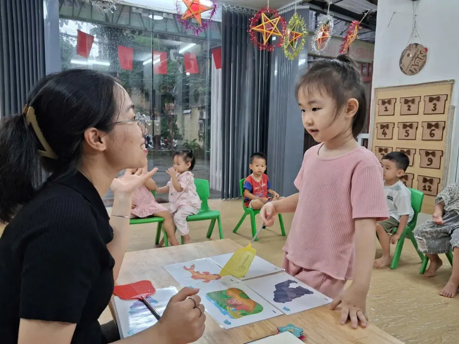 Mầm Non Thỏ Ngọc - Nguyễn Chính, Hoàng Mai