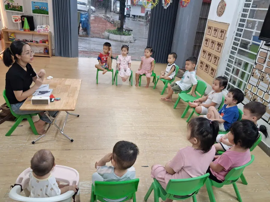 Mầm Non Thỏ Ngọc - Nguyễn Chính, Hoàng Mai