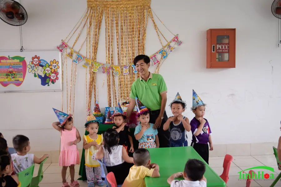 Trường song ngữ Tinh Hoa