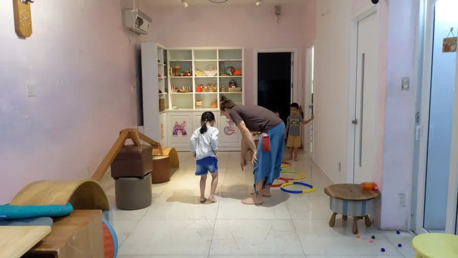 Lớp Tiếng Anh Thầy Paul - The Monster Factory