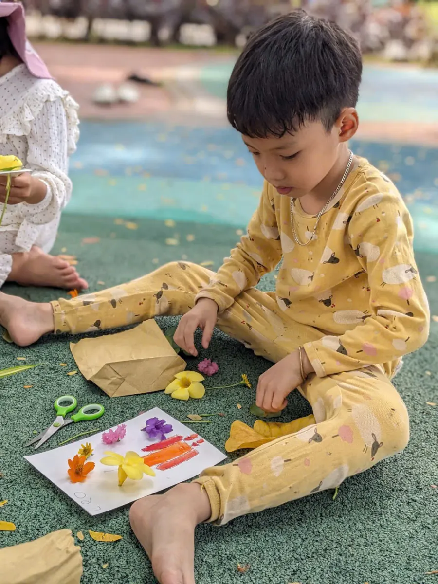 Lớp Tiếng Anh Thầy Paul - The Monster Factory