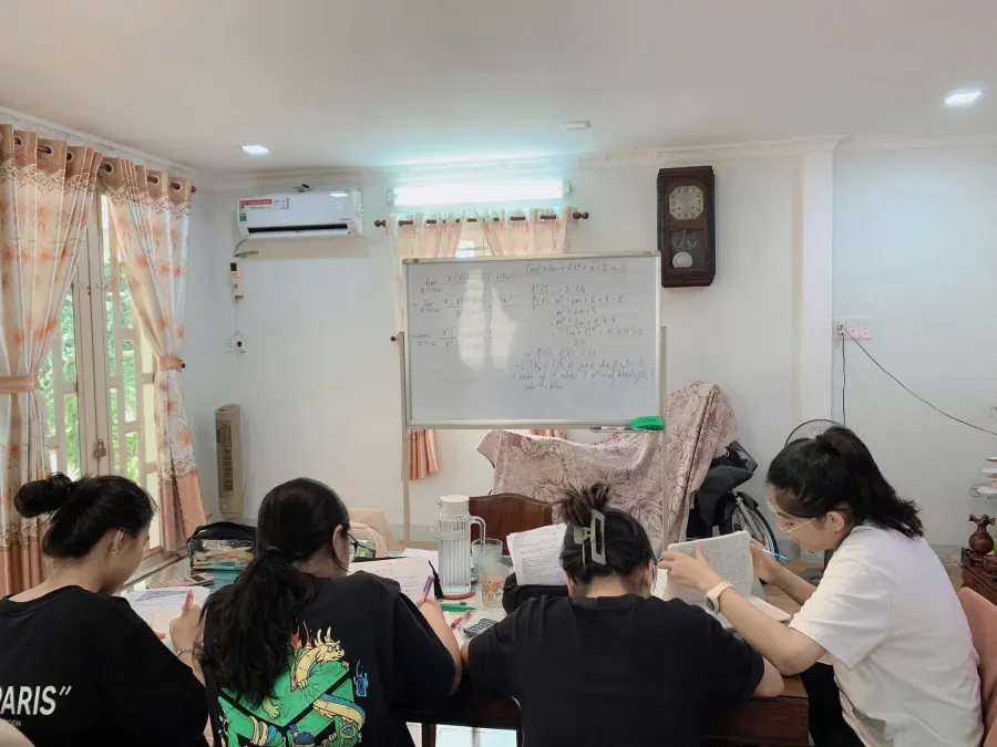Lớp Gia Sư Cô Vy