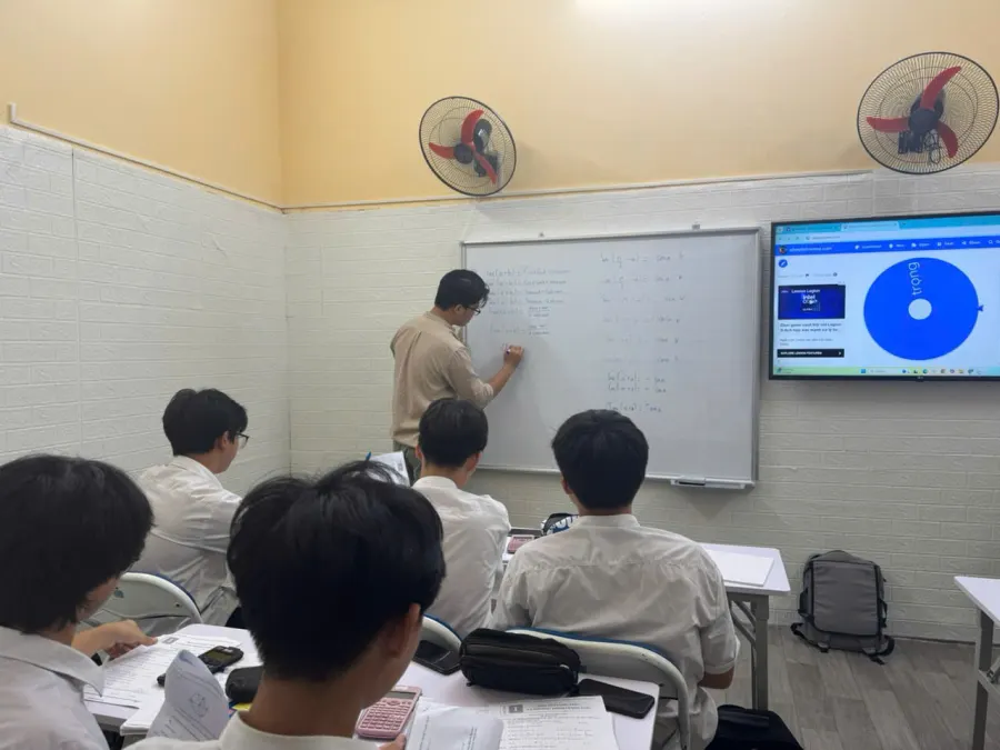 Trung Tâm Luyện Thi Hồng Long Academy