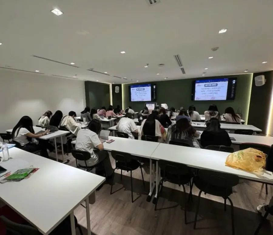 Lớp Tiếng Anh Chuyên Luyện Thi Và Lấy Lại Gốc Thầy Đạt