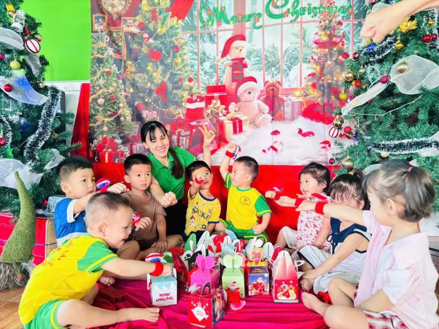 Lớp Mầm Non Độc Lập Hoa Hồng Xanh