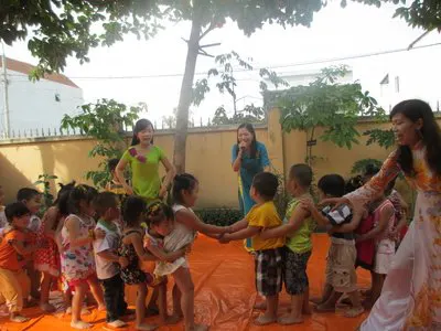 Trường mẩu giáo Tuổi Thơ