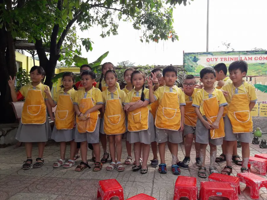 Trường tiểu học Thần Đồng