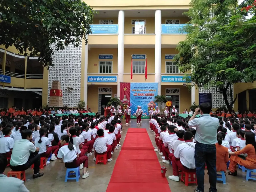 Trường Tiểu Học và THCS Lý Thường Kiệt