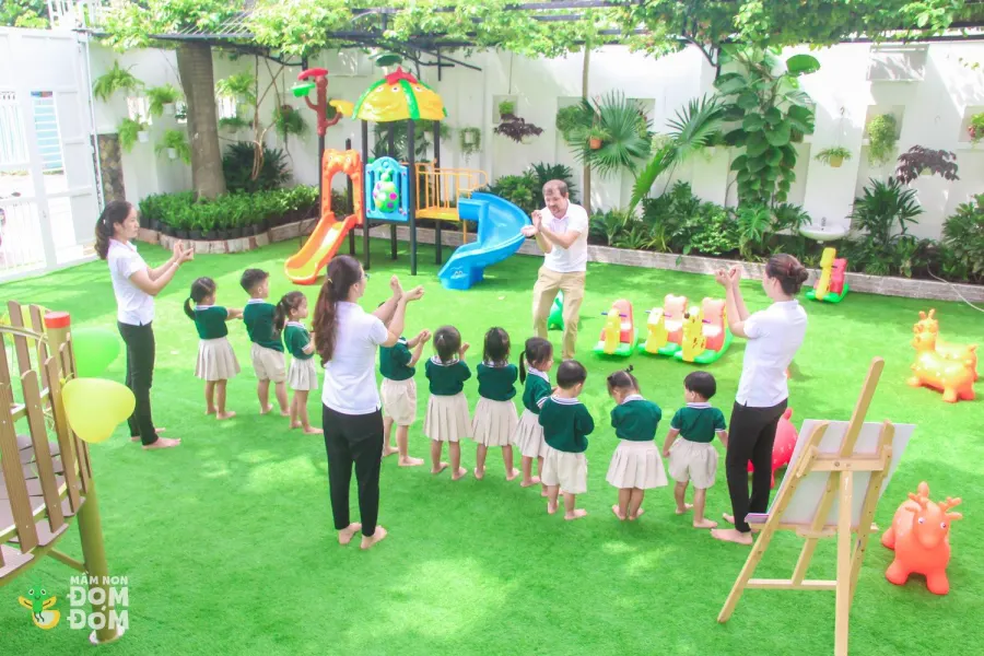 Mầm Non Đom Đóm 2