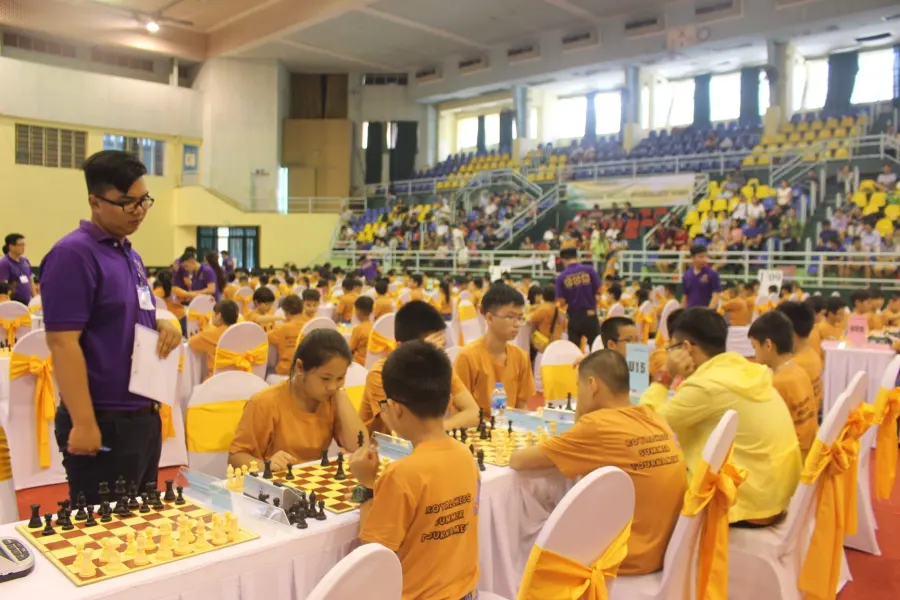Trung Tâm Cờ Hoàng Gia (Royal Chess)