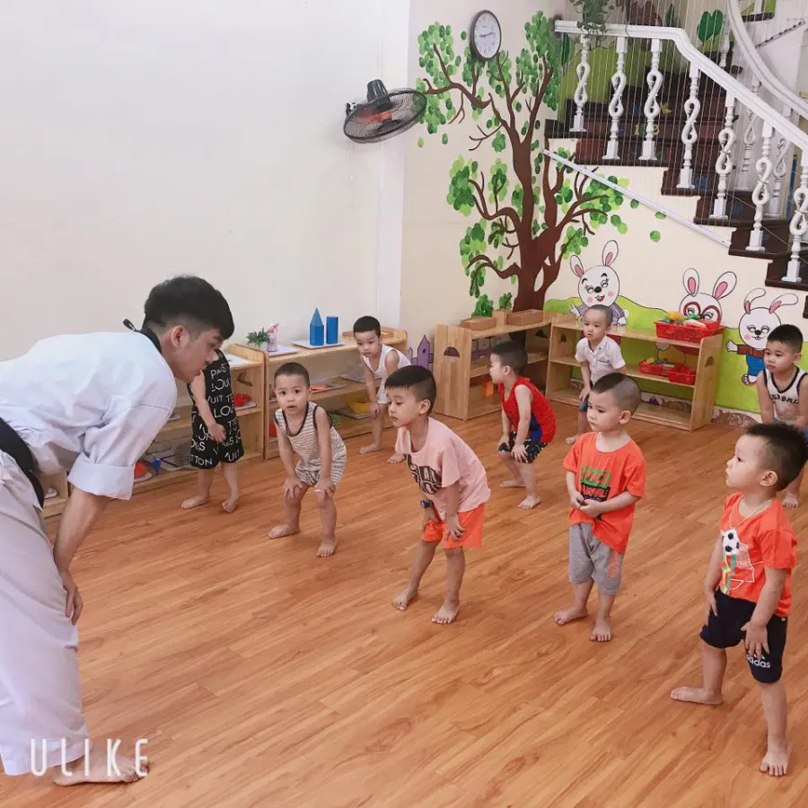 Trường mầm non Mặt Trời Thế Giới (La Petite Ecole)