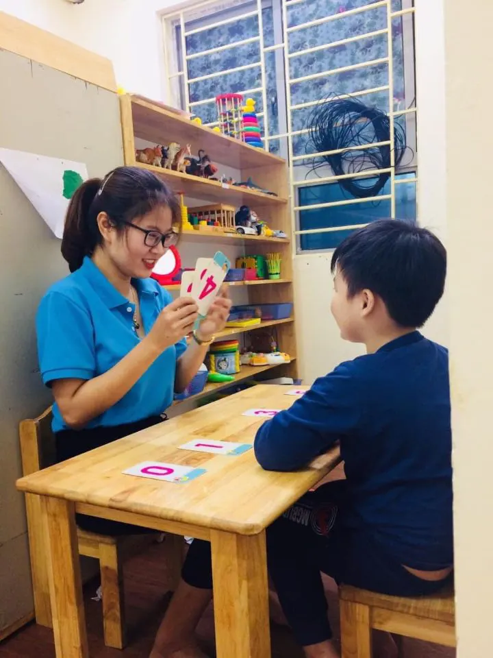 Giáo Dục đặc biệt Mai Hương - Can Thiệp Trẻ Tự Kỷ -  Hoàng Liệt