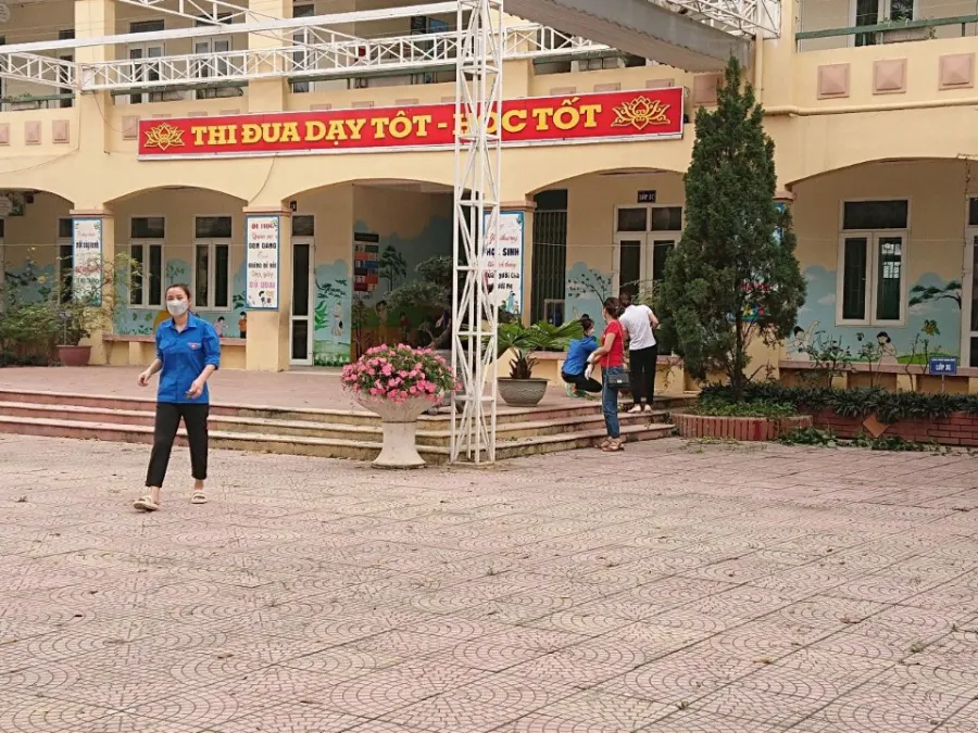 Trường Tiểu Học Phượng Cách
